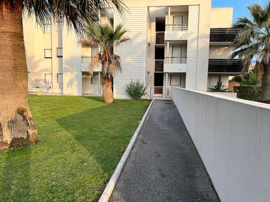 Luxury 3 Piece Garden Apartment In Cannes Marina Mandelieu La Napoule Ngoại thất bức ảnh